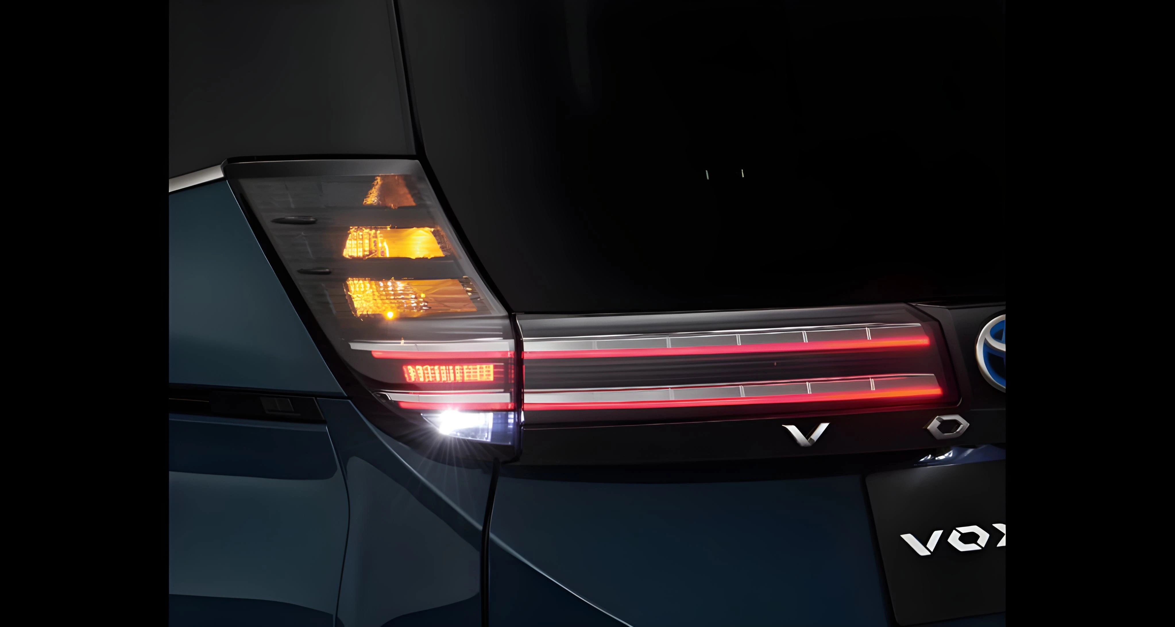Toyota Voxy0